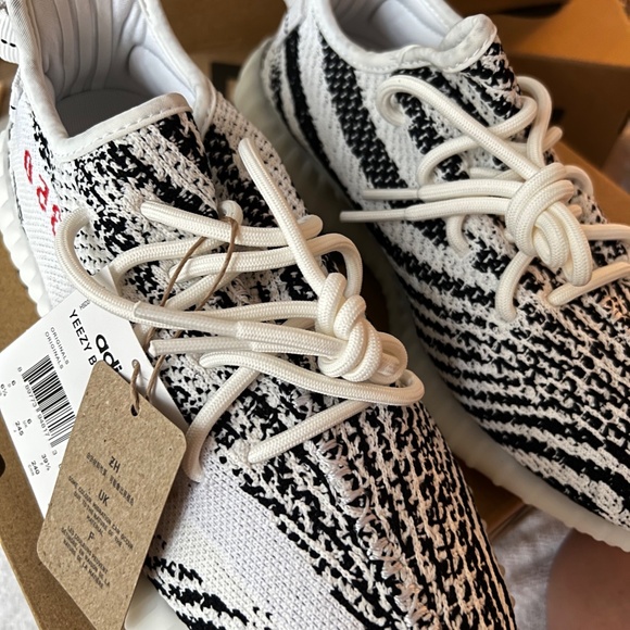 ADIDAS Yeezy Boost 350 V2 'Zebra' - Picture 1 of 3